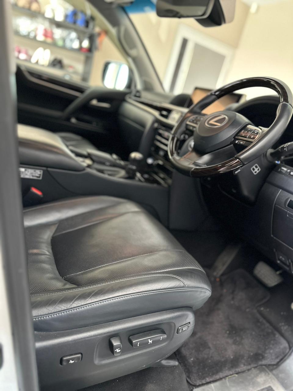 2019 Lexus LX 570
