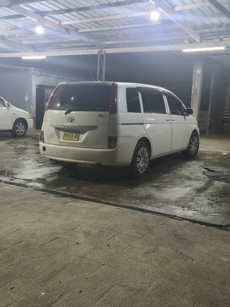 2008 Toyota Isis