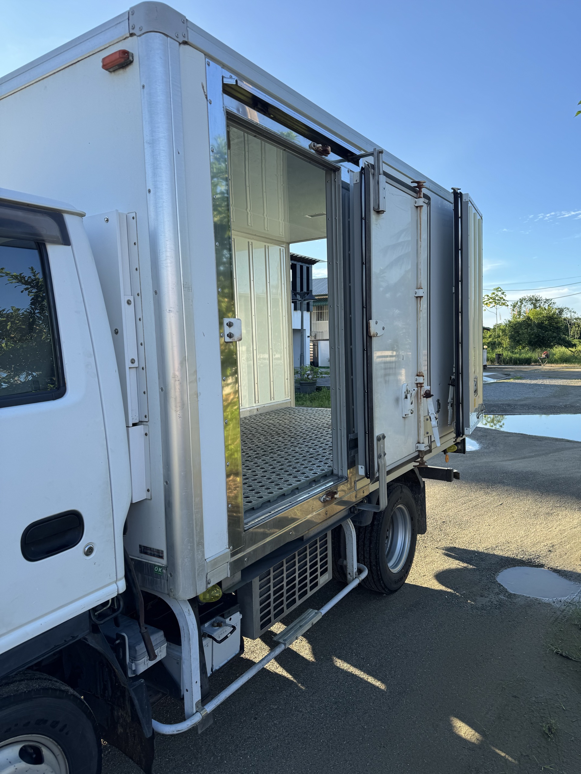 2014 Isuzu Elf