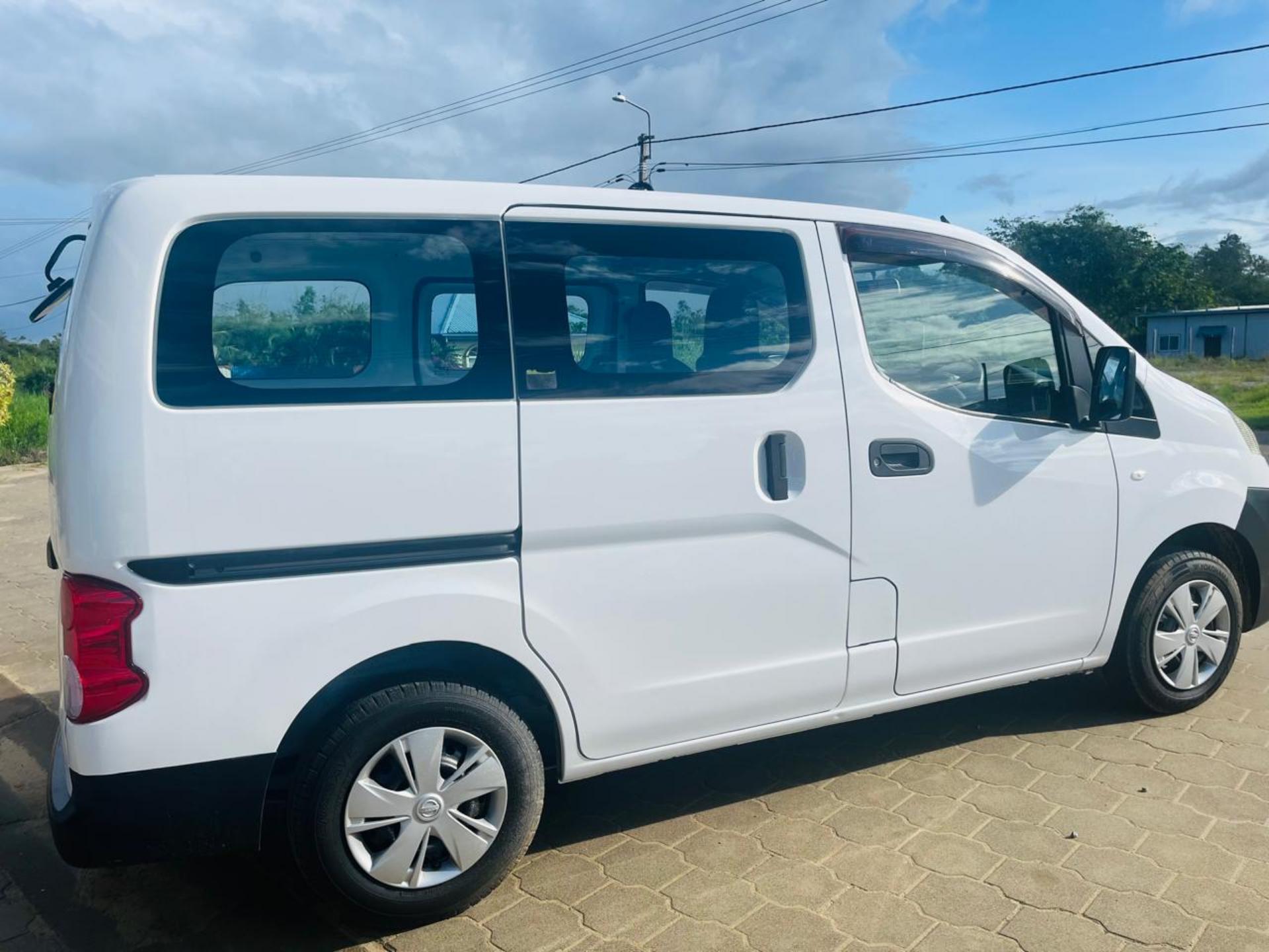 2009 Nissan E-NV200