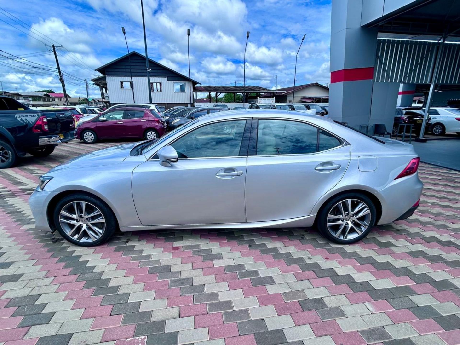 2017 Lexus IS 300