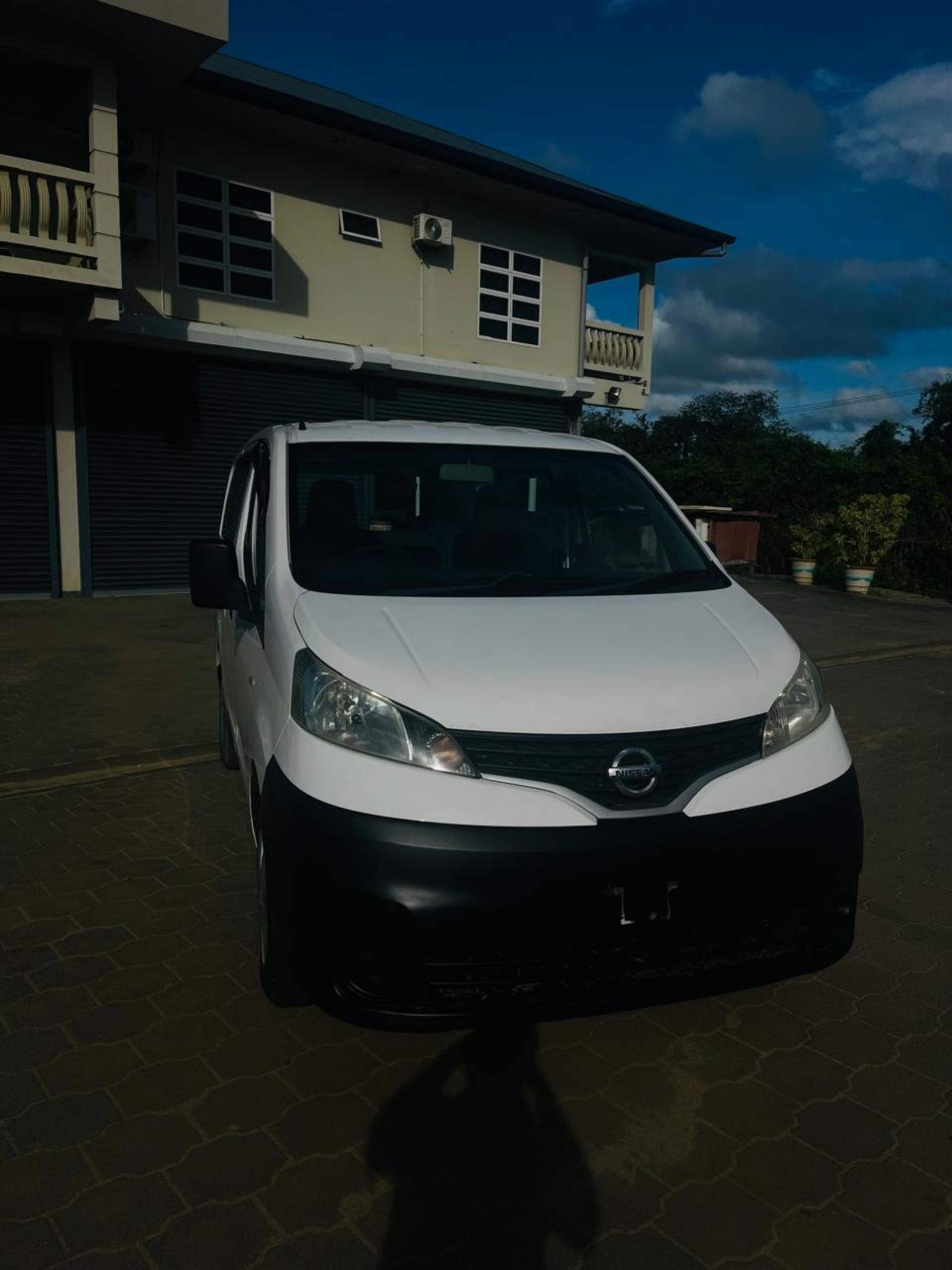 2009 Nissan E-NV200