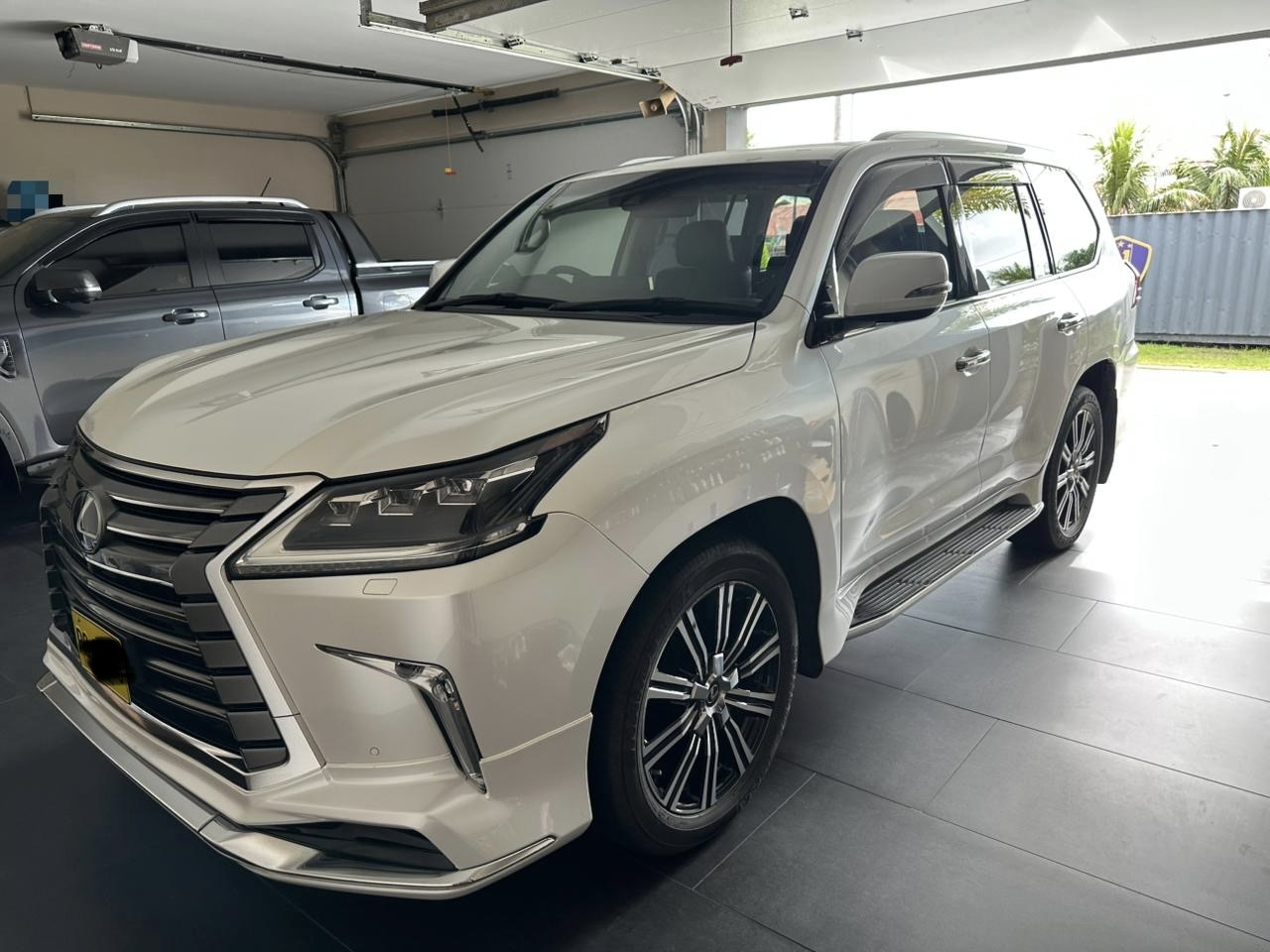2019 Lexus LX 570