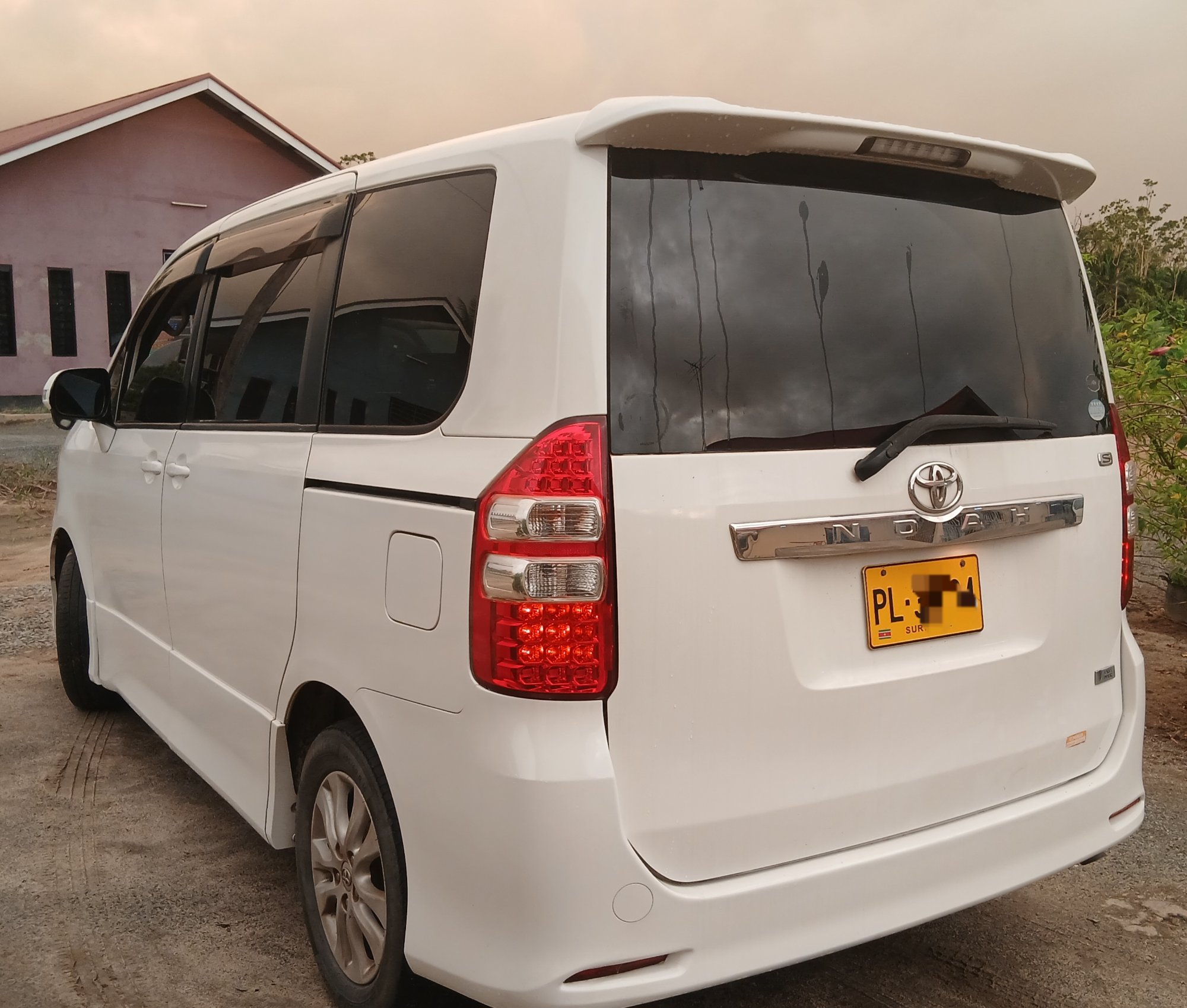 2011 Toyota Noah