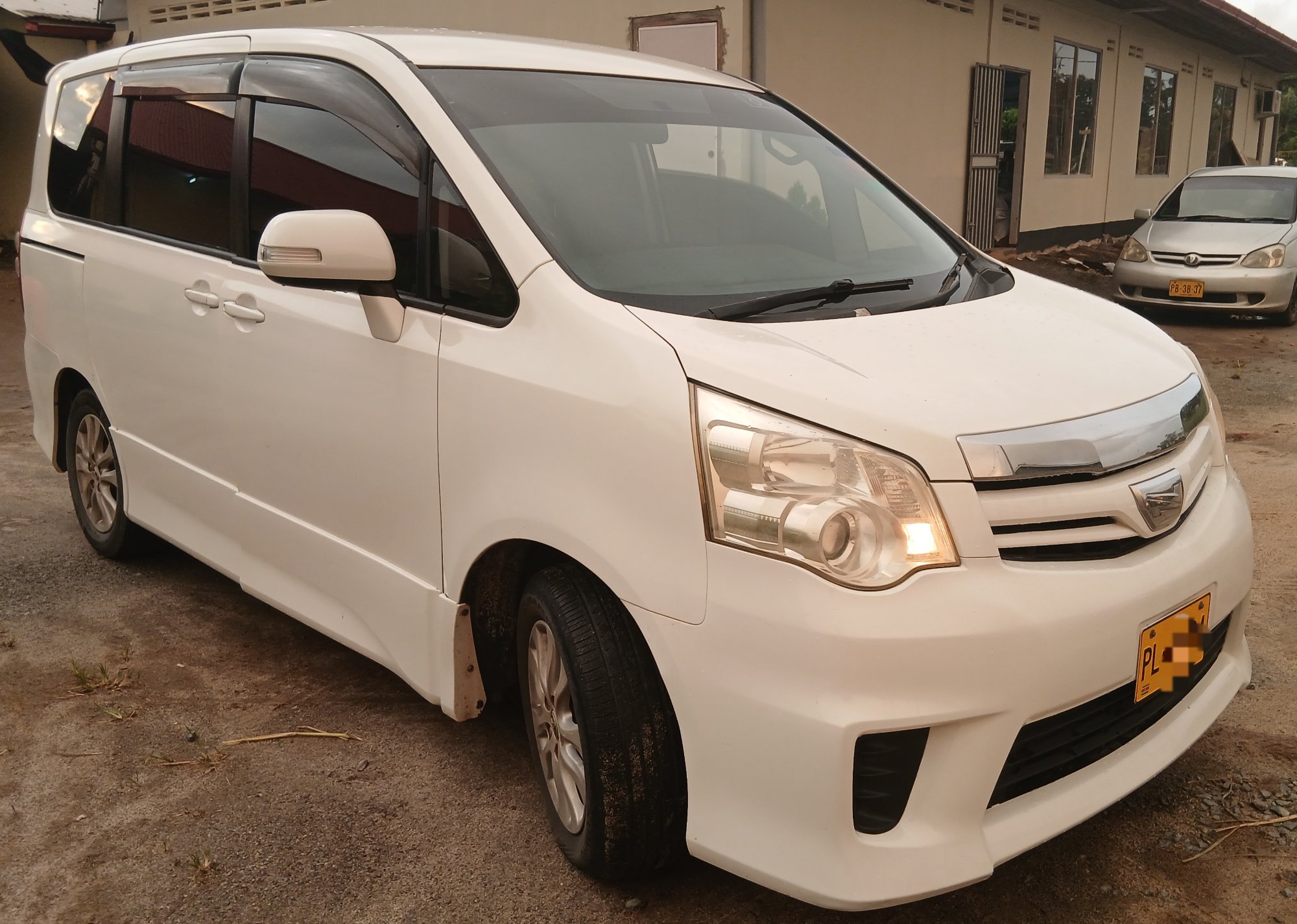 2011 Toyota Noah