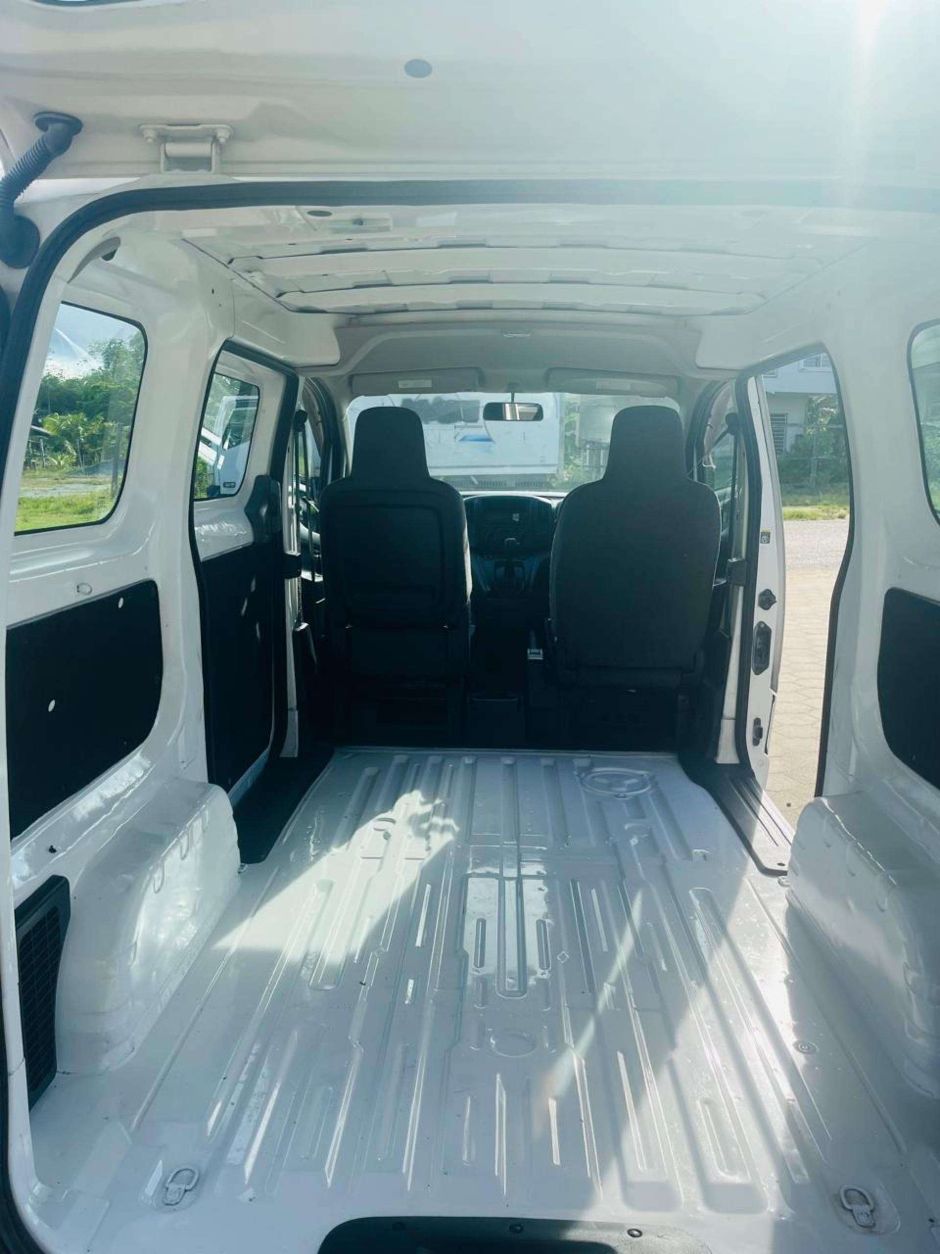 2009 Nissan E-NV200