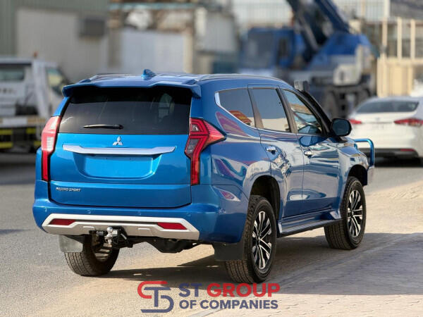 2022 Mitsubishi Pajero